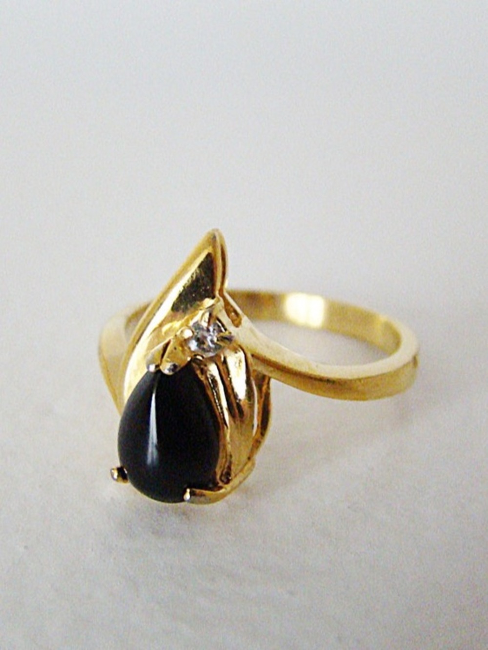 Vintage Avon Gold-Tone Teardrop Black Onyx Ring